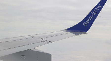 Dubaydan ilk təxliyə reysi reallaşdı - Riskli ərazilərdən yan keçib