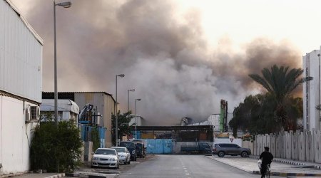 Səudiyyə Ərəbistanında yaşayış binasına mərmi düşdü - Ölən və yaralananlar var