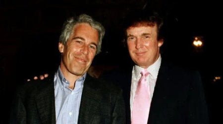 Vaşinqtonda Trampın Epşteynlə birgə heykəli quraşdırıldı - FOTO