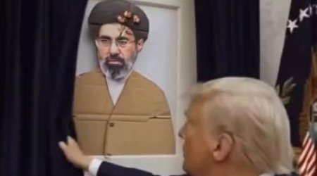 Tramp Xameneinin karton fiqurunu öz ofisinə yerləşdirdi - VİDEO