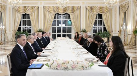 Prezidentin Aİ Şurasının Prezidenti ilə rəsmi nahar əsnasında geniş tərkibdə görüşü olub - FOTO