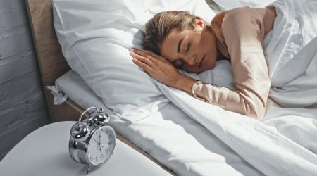 Qadınların neçə saat yuxuya ehtiyacı var? - Ekspert CAVAB VERDİ