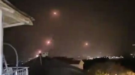 İsrailin şimalına &ldquo;Hizbullah&rdquo; tərəfindən güclü raket hücumu edilir - VİDEO