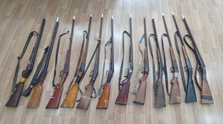 Polis qanunsuz saxlanılan daha 5 avtomatı aşkarladı