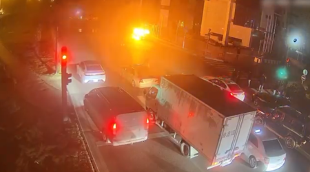 Səhər saatlarında Bakıda avtomobil yandı - ANBAAN VİDEO