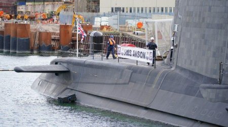 Britaniyanın atom sualtı qayığı Ərəb dənizinə gəldi