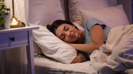 Həkim dərmansız iki həftəyə yuxunu necə yaxşılaşdırmağın yolunu açıqladı