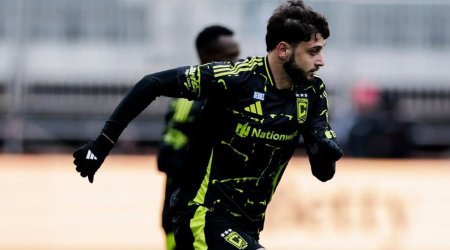 İlk oyunundan FOTOLARINI paylaşdı