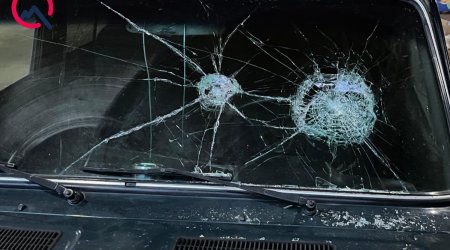 Borca görə ana və oğlu döyüldü, maşının şüşəsi sındırıldı - FOTO