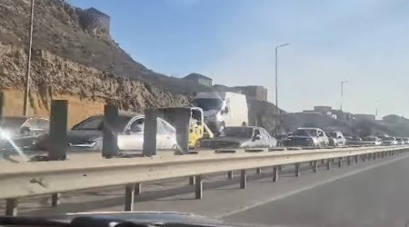 Bakının girişində uzun tıxac yarandı - AMBAAN VİDEO