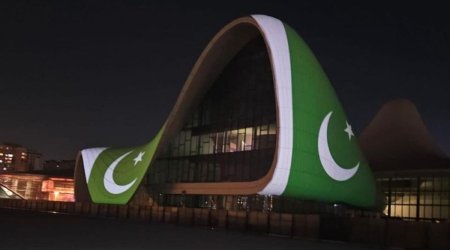 Heydər Əliyev Mərkəzinin binası üzərinə Pakistan bayrağı proyeksiya olundu