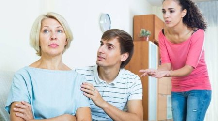 &ldquo;Mama uşağı&rdquo; PROBLEMİ - Qayınananızla necə davranmalısınız?