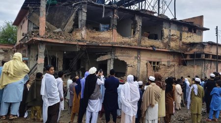 Pakistanda kamikadze polis bölməsinə hücum edib, ölənlər var - FOTO