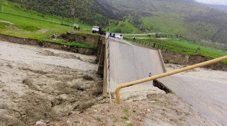 Siyəzən-Məşrif avtomobil yolunda körpü uçdu - VİDEO