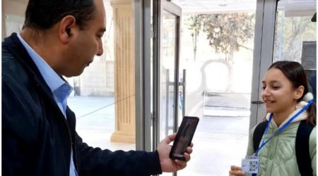 Bakı məktəbində YENİLİK: Valideynlərin "WhatsApp" nömrəsinə bildiriş göndəriləcək &ndash; FOTO