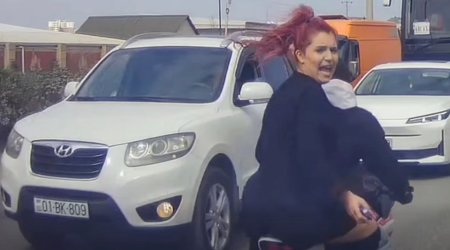 Masazırda gənc qızlar yolda motosikletlə təhlükəli hərəkətlər etdilər &ndash; VİDEO
