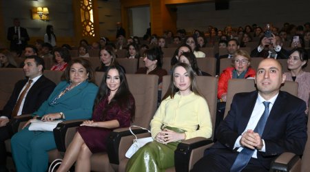 Leyla və Alena Əliyevalar film təqdimatında &ndash; FOTO