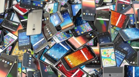 Bakıda mağazadan 2900 manatlıq telefon oğurlandı