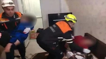 Köməksiz vəziyyətdə qalan azyaşlı belə xilas edildi &ndash; VİDEO