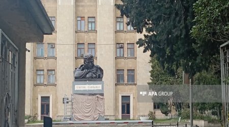 Cəfər Cabbarlının yenilənən büstünün FOTOSU