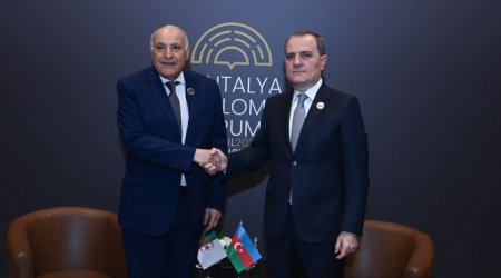 Ceyhun Bayramov əlcəzairli həmkarı ilə görüşdü - FOTO