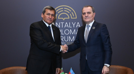 Nazir türkmənistanlı həmkarı Rəşid Meredov ilə görüşüb