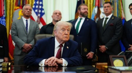 Tramp MÜŞAVİRƏ KEÇİRİR: Hörmüz boğazındakı vəziyyətə görə...