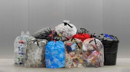 Zibil torbalarını xatırladan divan - FOTO