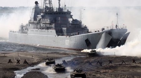 Ukrayna ordusu Krımda Rusiyanın iki gəmisinə zərbə endirdi - VİDEO