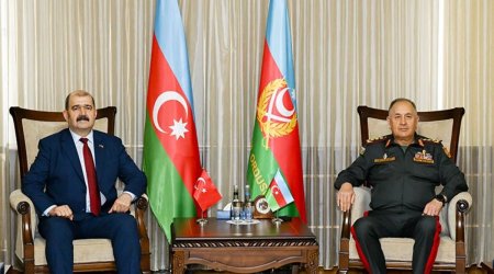 General-polkovnik Kərim Vəliyev Talat Canbolatla hərbi təhsili müzakirə etdi - FOTO