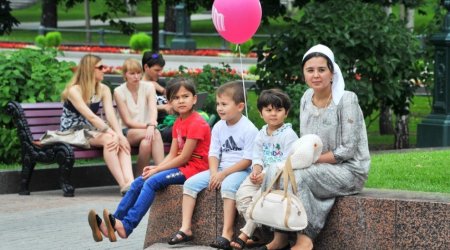 Rusiyada miqrantlar üçün uşaq müavinəti almaq qaydaları sərtləşdirildi