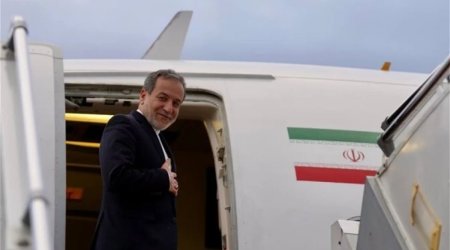 İranın xarici işlər naziri yenidən İslamabada qayıtdı