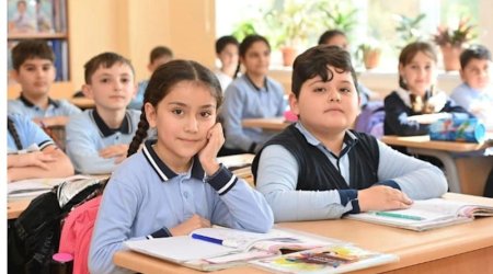 Dövlət məktəblərində xarici dildə oxumaq istəyən şagirdlərin DİQQƏTİNƏ