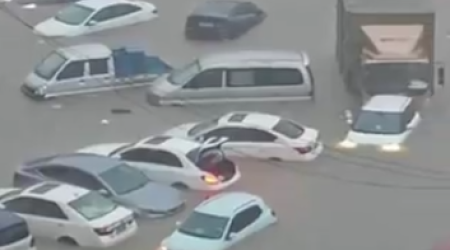 Çində rekord yağıntı - Şəhər su altında qaldı &ndash; VİDEO