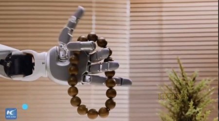 Çinlilərin yeni robot əli &ndash; VİDEO