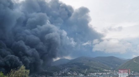 Putin FHN rəhbərini Tuapseyə göndərdi - Neft anbarları yanır - VİDEO