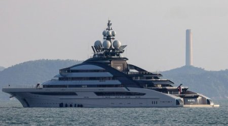 Rusiyalı milyarderin 500 milyon dollarlıq yaxtası Hörmüz boğazından keçdi