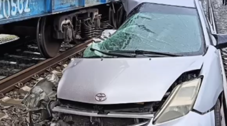 Bir gündə eyni dəmir yolu keçidində iki &ldquo;Prius&rdquo; qatarla toqquşdu &ndash; VİDEO