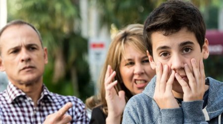 Nəslillərarası &ldquo;SAVAŞ&rdquo; - Öz böyütdüyünü bəyənməyən valideynlər, yoxsa &ldquo;at oynadan&rdquo; övladlar?