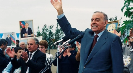 Xalqı Zəfərə aparan lider