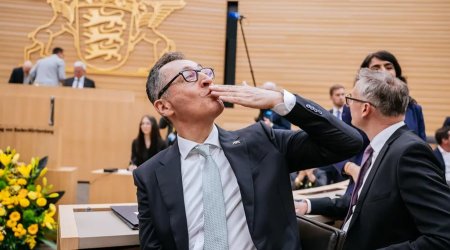 Türk siyasətçi Almaniyada baş nazir SEÇİLDİ