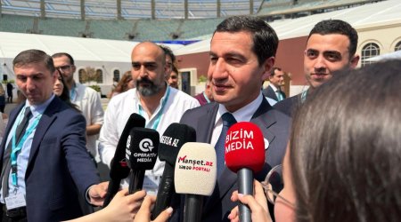 Hikmət Hacıyevdən quru sərhədlərlə bağlı AÇIQLAMA