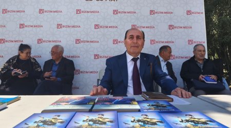 &ldquo;Çağdaş Poeziyamızın Nəğməkarı&rdquo; oxucularla BİR ARADA - FOTO