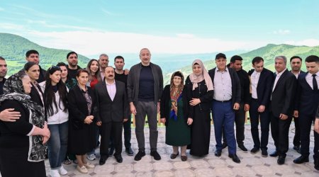 İlham Əliyev Şuşanın Böyük Qaladərəsi kəndində sakinlərlə görüşdü - FOTO-VİDEO