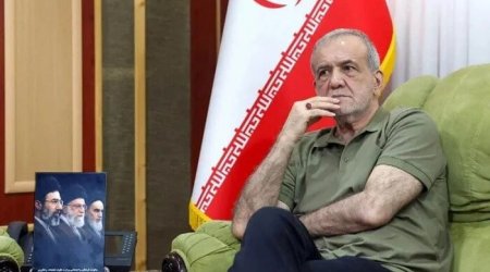 Pezeşkianın köynəyi müzakirə mövzusuna çevrildi - Foto