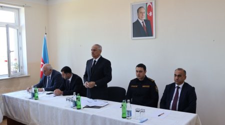Yol, məscid və elektrik dirəkləri: Caqarqışlaq sakinləri icra başçısından nə istədi? - FOTO
