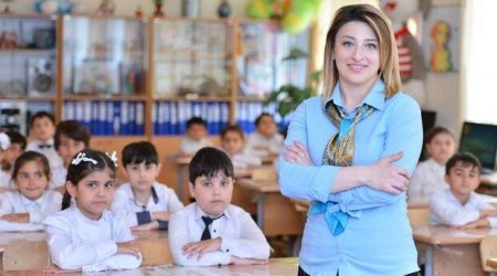 Azərbaycanda İLK - Müəllimlərə güzəştli kartlar verildi