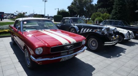 Bakı bulvarında klassik və sürət avtomobillərinin festivalı keçirilir &ndash; FOTO