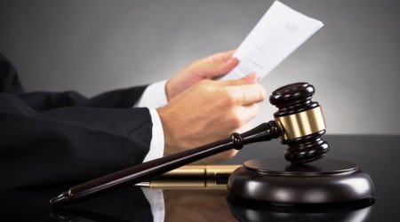 Borc pula görə tanışının ayaqlarına atəş açdı &ndash; DETALLAR