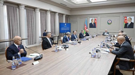 Baş nazir iclas keçirdi - FOTO